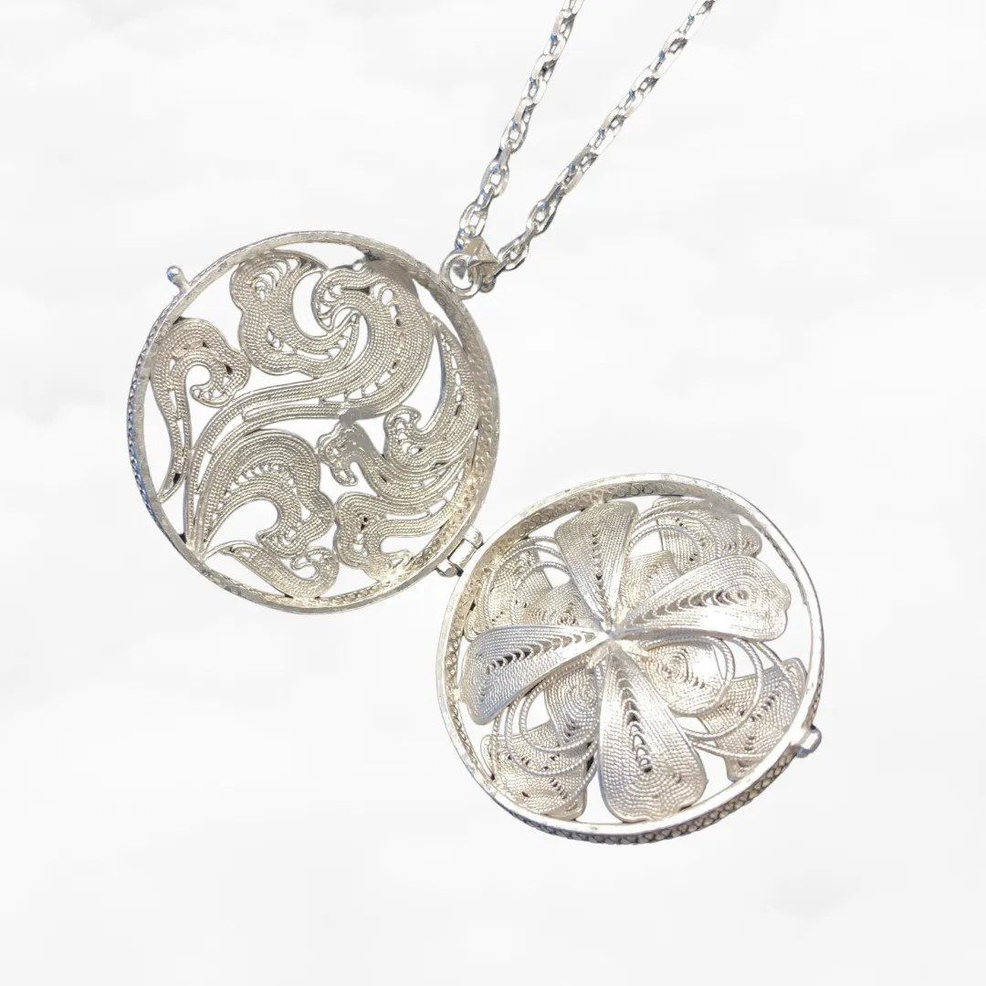 Auspicious Flower Filigree Inlay Locket Pendant Necklace Silver