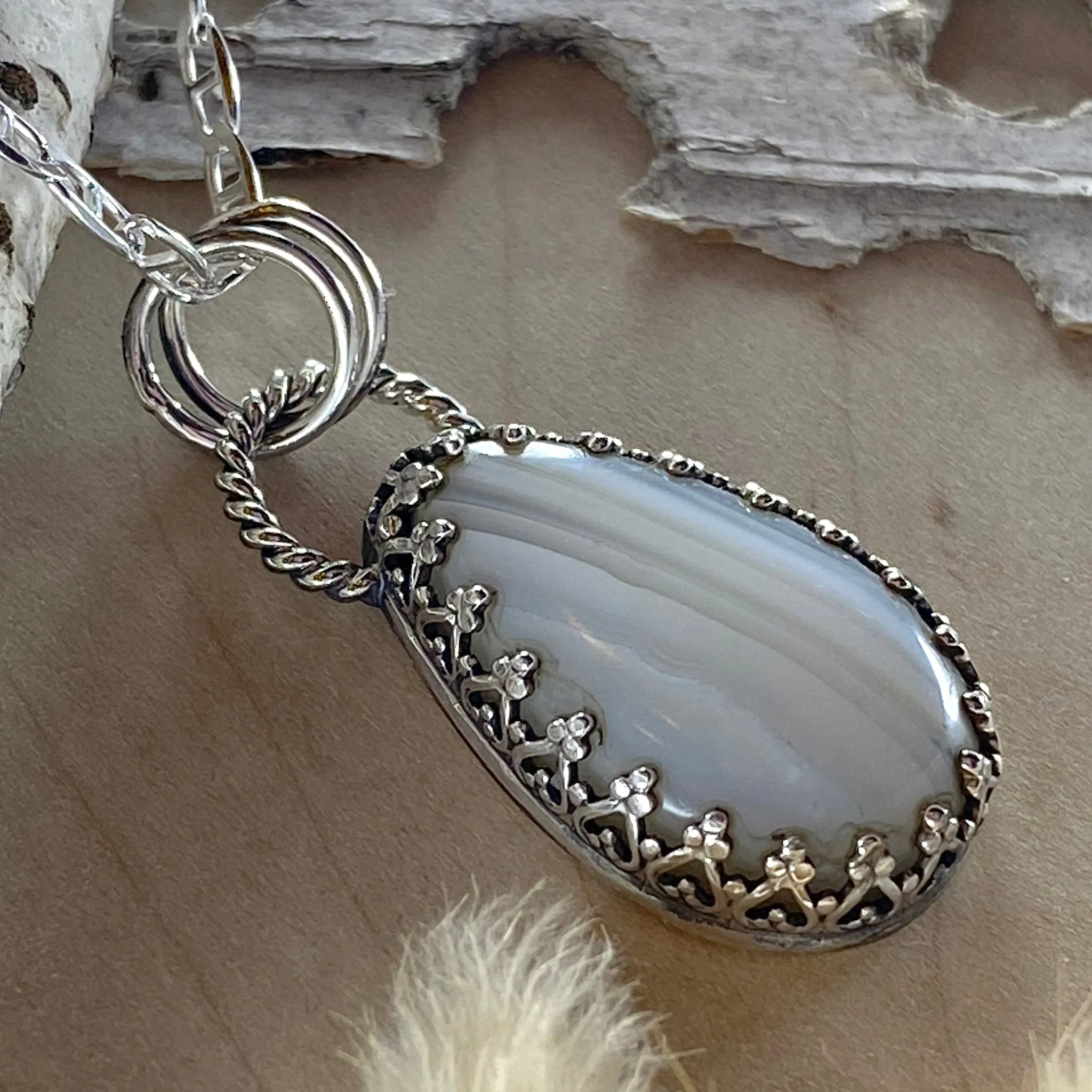 Beaver Rim Agate Pendant Necklace