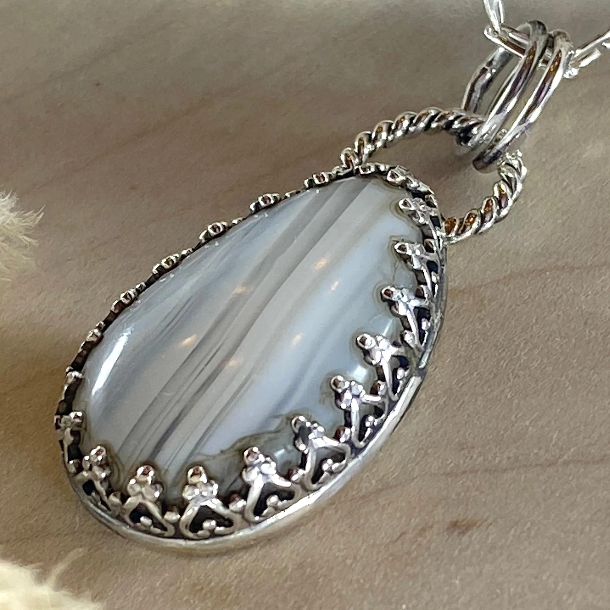 Beaver Rim Agate Pendant Necklace