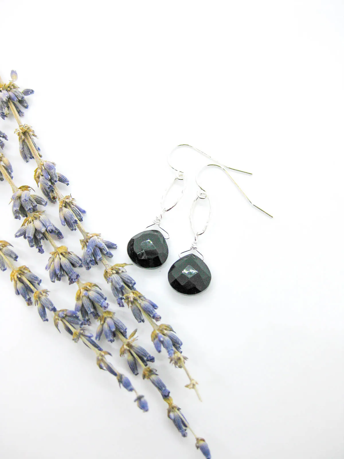 Chrysanthe: Onyx Earrings - e710