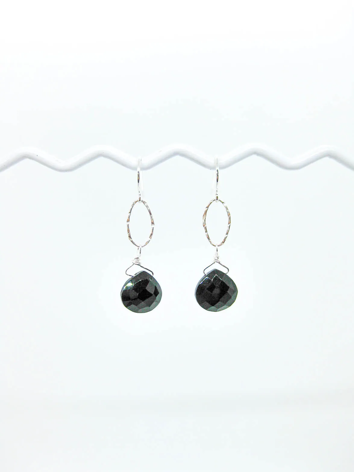 Chrysanthe: Onyx Earrings - e710