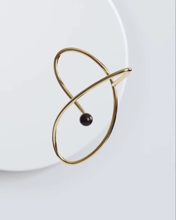 Gold ear-cuff with black pearl