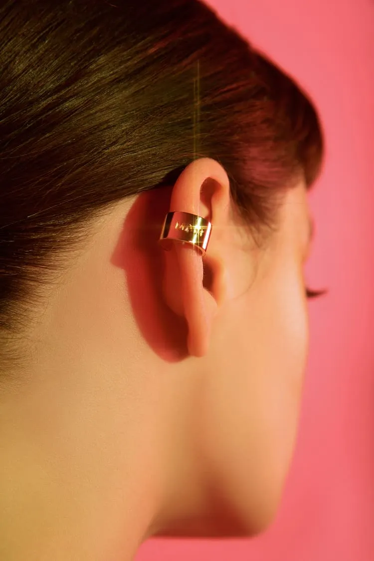 Gold round ear-cuff