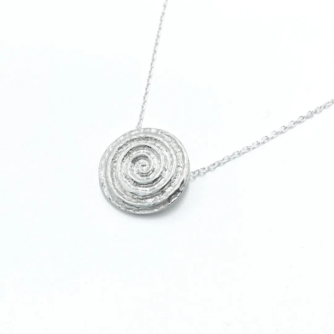 ille (Beauty) Pendant