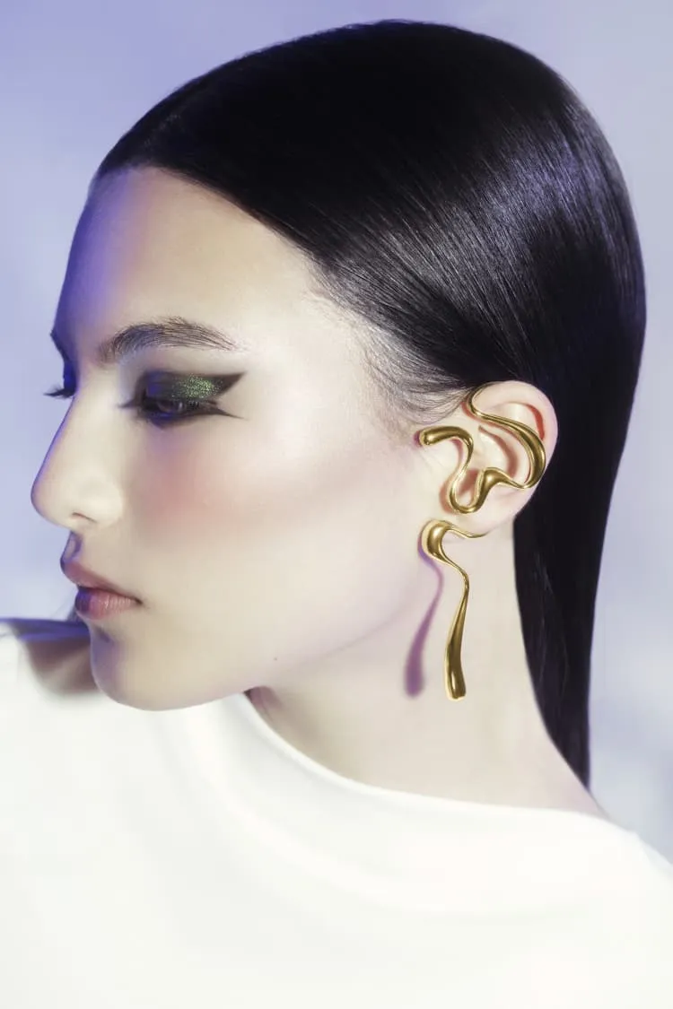 Large liquid earcuff in gold