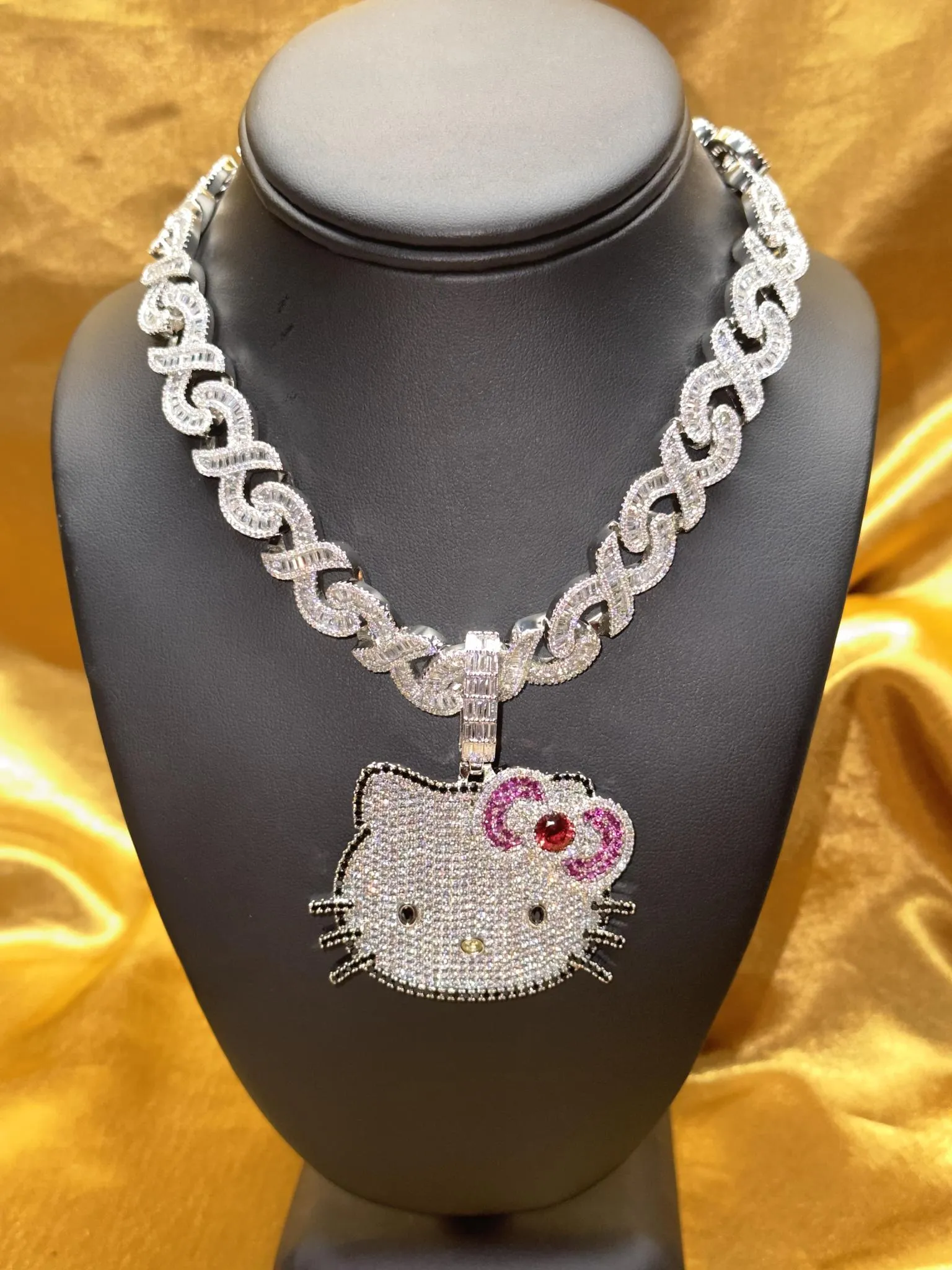 Pretty Cartoon Kitty Pendant Iced Out Zirconia Cuban Necklace