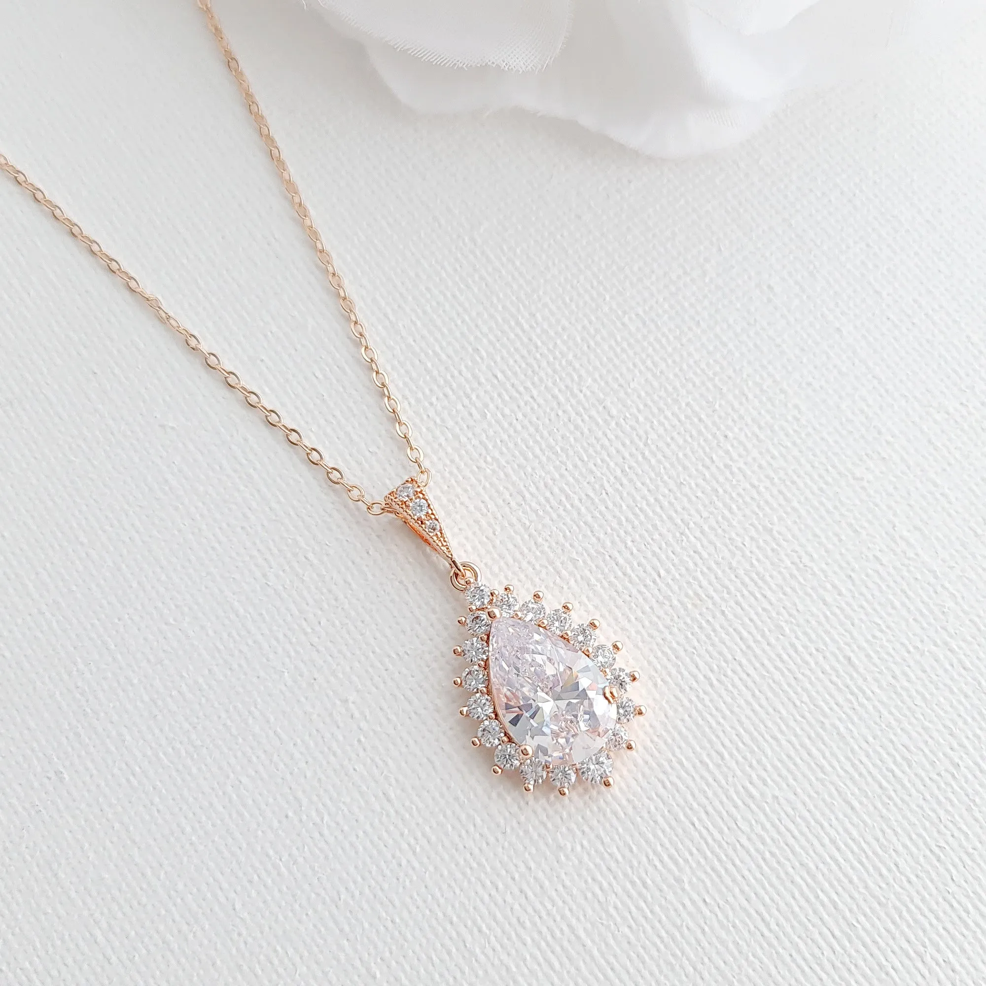 Simple Pear Shaped Drop Necklace-Raya