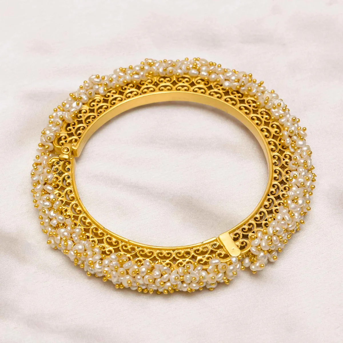 Splendour of Pearls Bangle