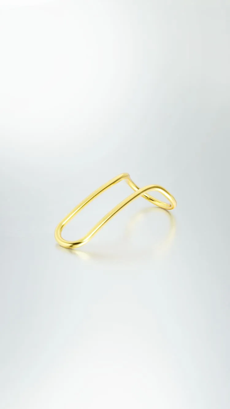 Statement ring in gold